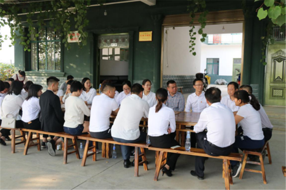 学习劳模事迹 弘扬劳模精神