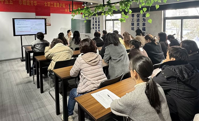 市总工会开展法律宣传月系列活动