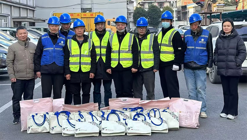 寒冬送暖!市总工会为户外一线职工送上 “互助关爱包”